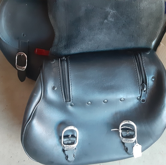 Harley Davidson's saddlebags - Picture 2 of 3